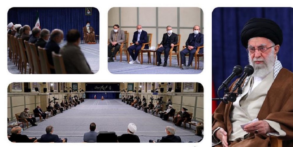 الامام السيد علي الخامنئي خلال استقباله اعضاء المجلس الاعلى للثورة الثقافية في حسينية الامام الخميني (قده)